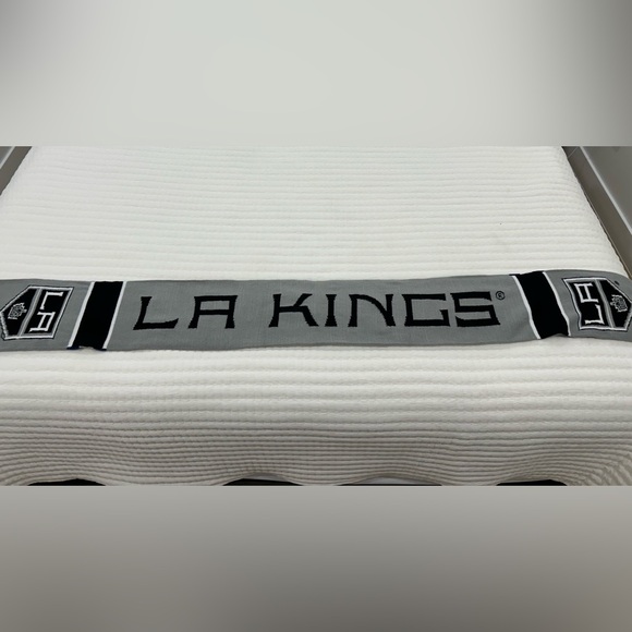 Reversible LA Dodgers and LA Kings scarf - Picture 3 of 3